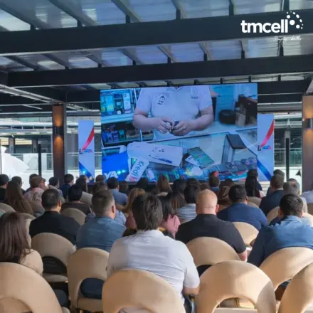 NOS ENTUSIASMA VER CÓMO ZTE CONTINÚA AMPLIANDO SU PRESENCIA Y ACERCANDO SU TECNOLOGÍA A NUEVOS ESPACIOS. img zte and tmcell new nubia guatemala 2 1